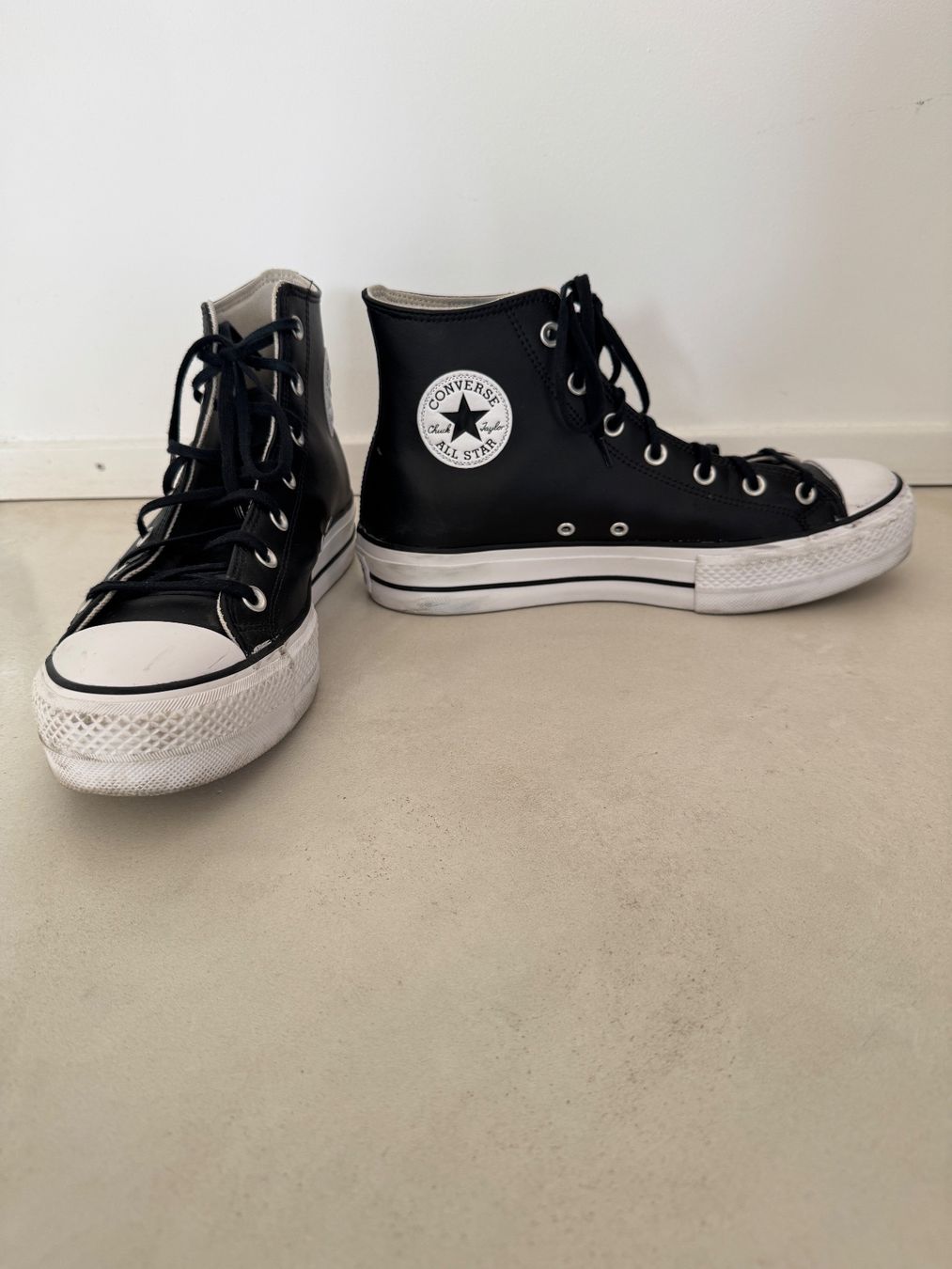 Converse Scarpe da uomo: Converse All Star  noir en cuir – Usato da giffers venduto da sev_c9x9