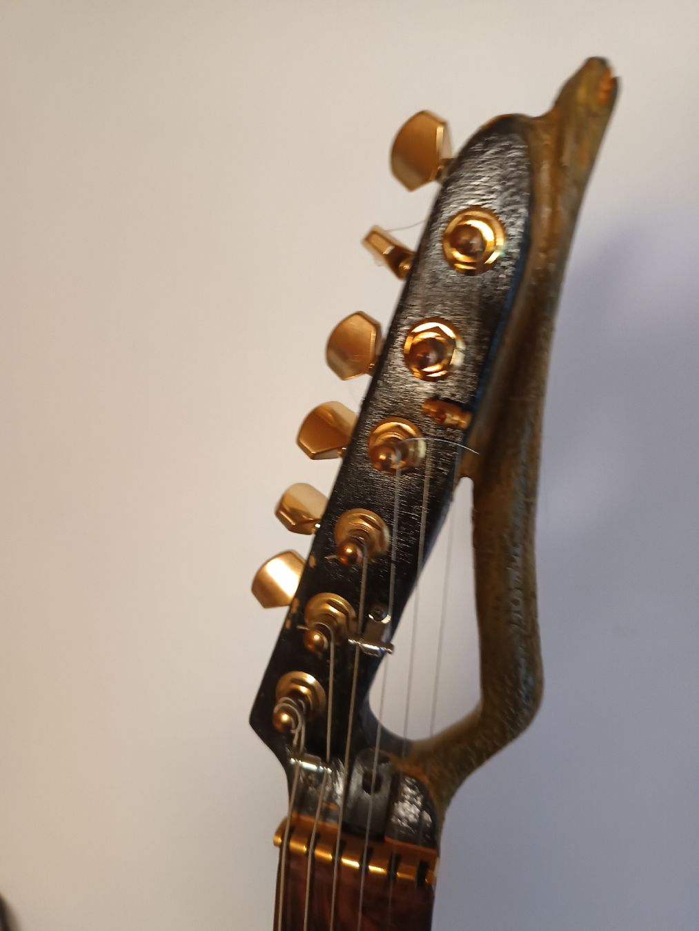 Strumenti musicali: abgefahrene schon ältere e Gitarre . Unikat. – Usato da Balterswil venduto da jean0502 6