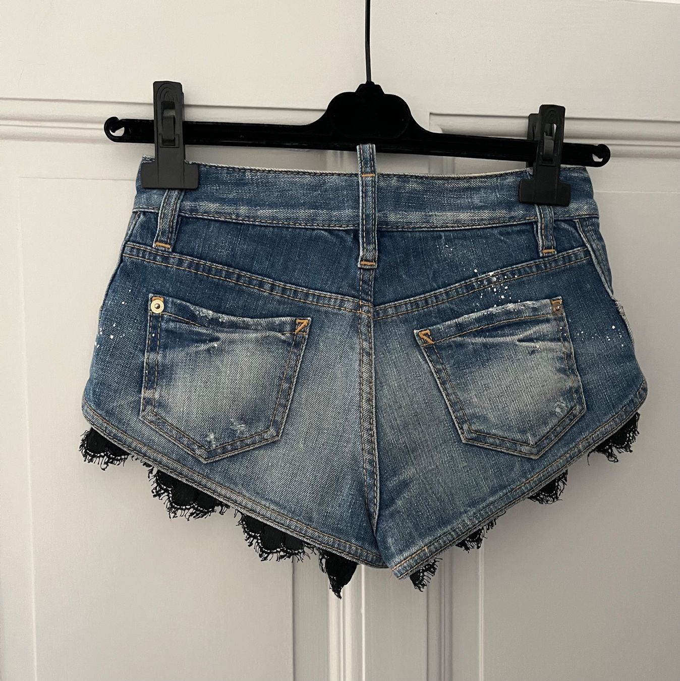 Dsquared2 Pantaloni: Dsquared2, mini short en jeans – Usato da Genève venduto da dachaw 1