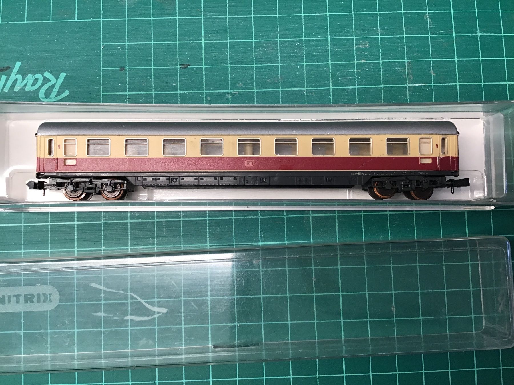 Trix Modelleisenbahnen: Minitrix N Schnellzugwagen – Gebraucht aus Männedorf von Spezial-Modelle