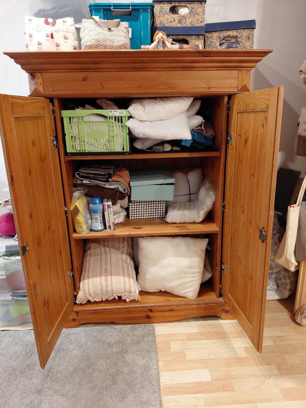 Armadi: Schrank Massivholz – Usato da Landquart venduto da Monsch0 2