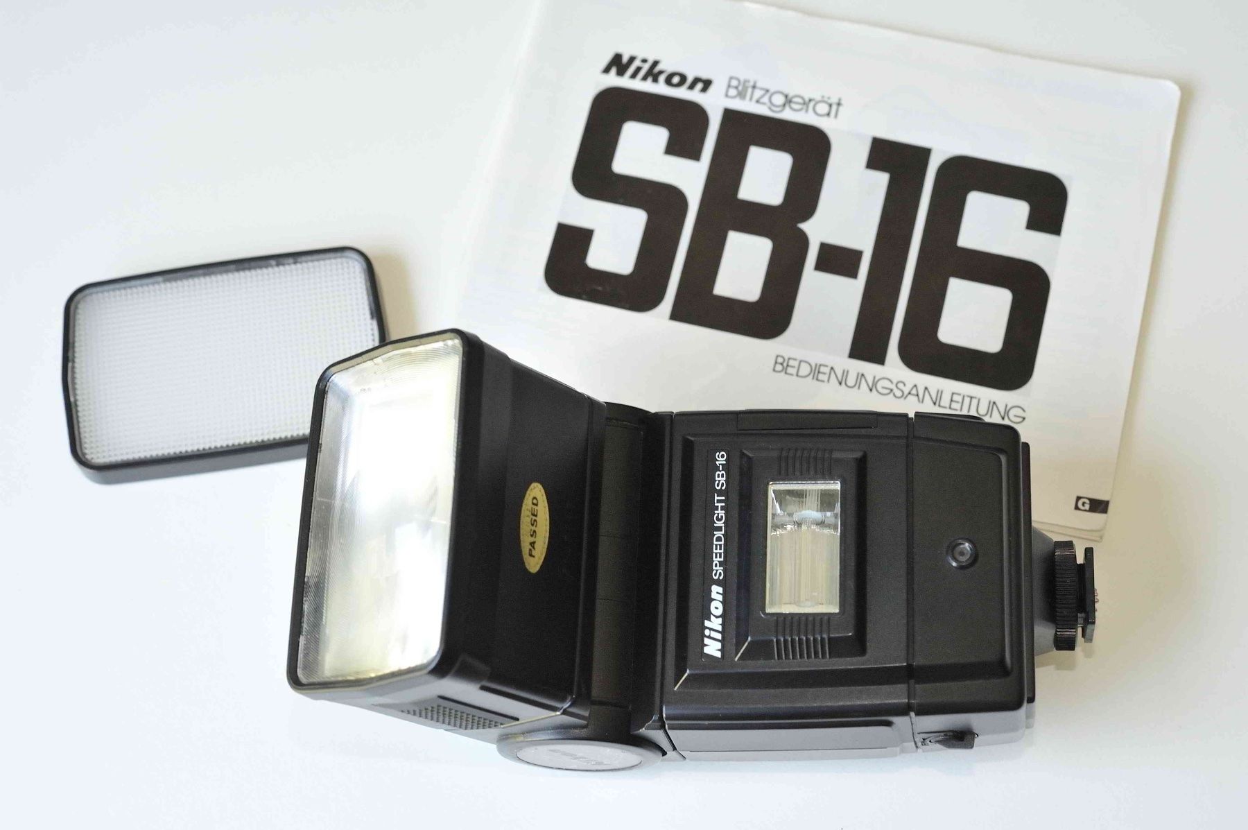 Nikon Flash: Nikon SB-16 Blitz (inkl. Weitwinkel Diffusor) – Usato da Schwerzenbach venduto da floridan