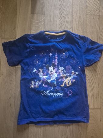 T-shirt Disneyland Paris blue size 8 years used
