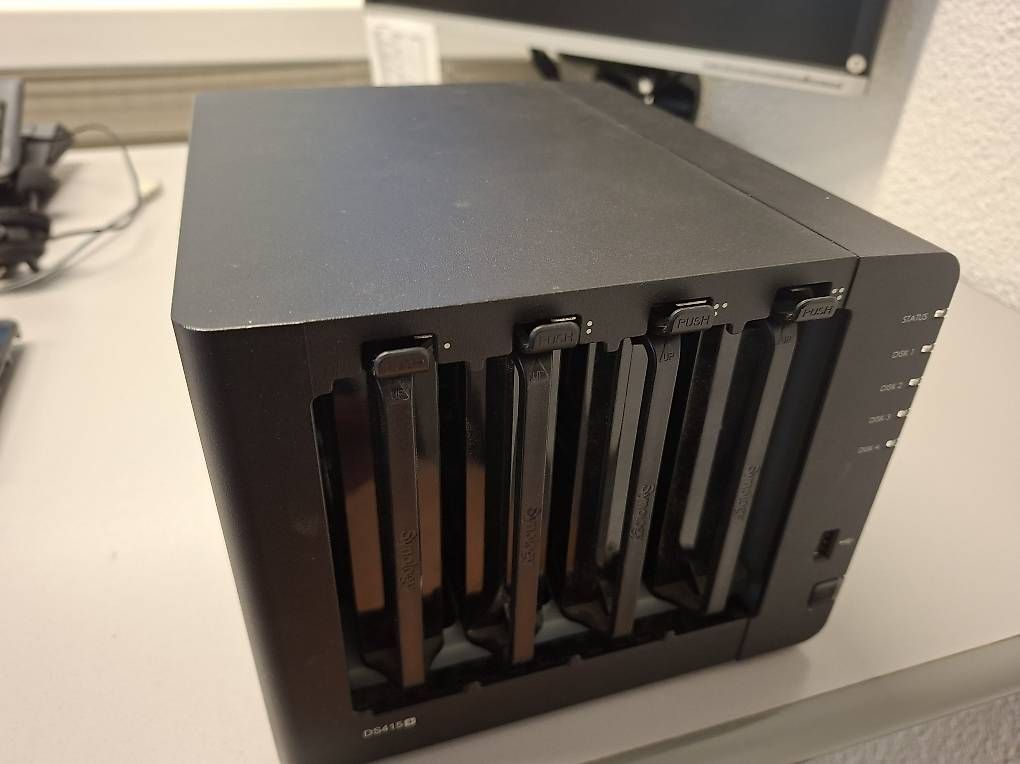 Synology Serveurs: Synology DS415+ defekt – D'occasion à Wettingen par phyti1 1