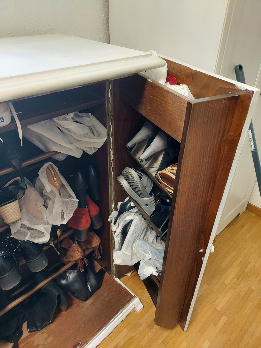 Armoires: SCHUHSCHRANK HOLZ "SHABBY" ANGEMALT – D'occasion à Zeiningen par elcanaja 5