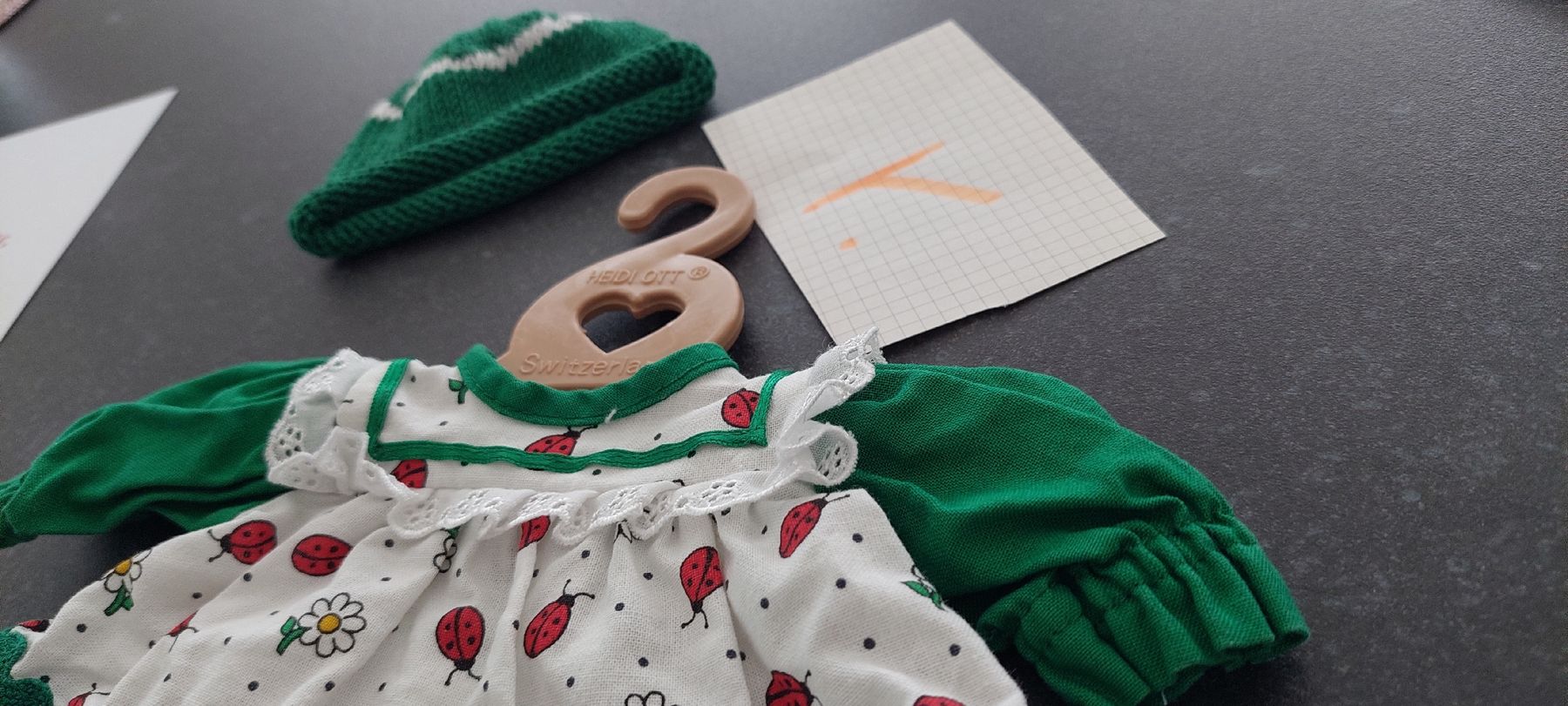 Bambole: Puppenkleider  – Nuovo (secondo la descrizione) da Muri AG venduto da nindo1 7