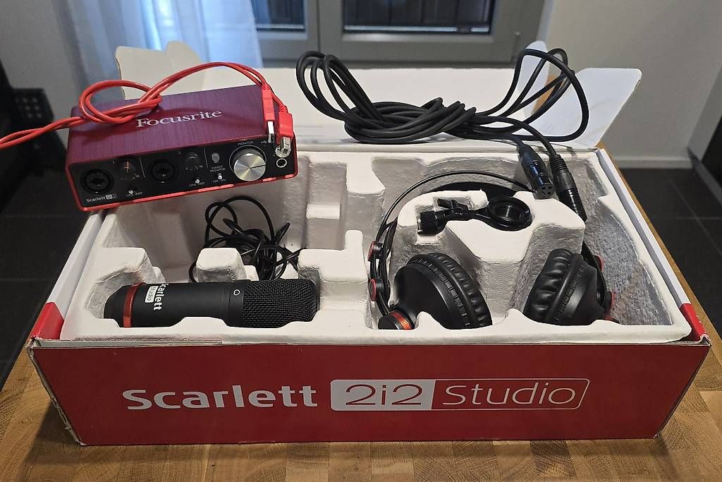 Microphones: Focusrite Scarlett 2i2 Studio 2nd Gen Komplettset – D'occasion à Arlesheim par Micumue