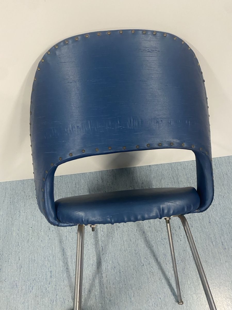 Sedie: Sessel blau Lederimitat mit Metallfuss Wohnbedarf Basel – Usato da Therwil venduto da Chineur001 2