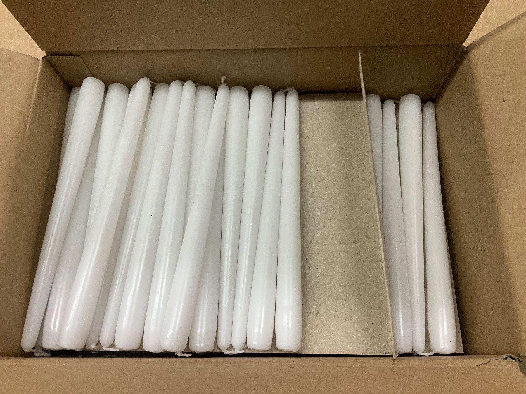 Candele: 939 Posten Spitzkerzen aus Liquidation – Nuovo (secondo la descrizione) da Derendingen venduto da Meisterstuecke