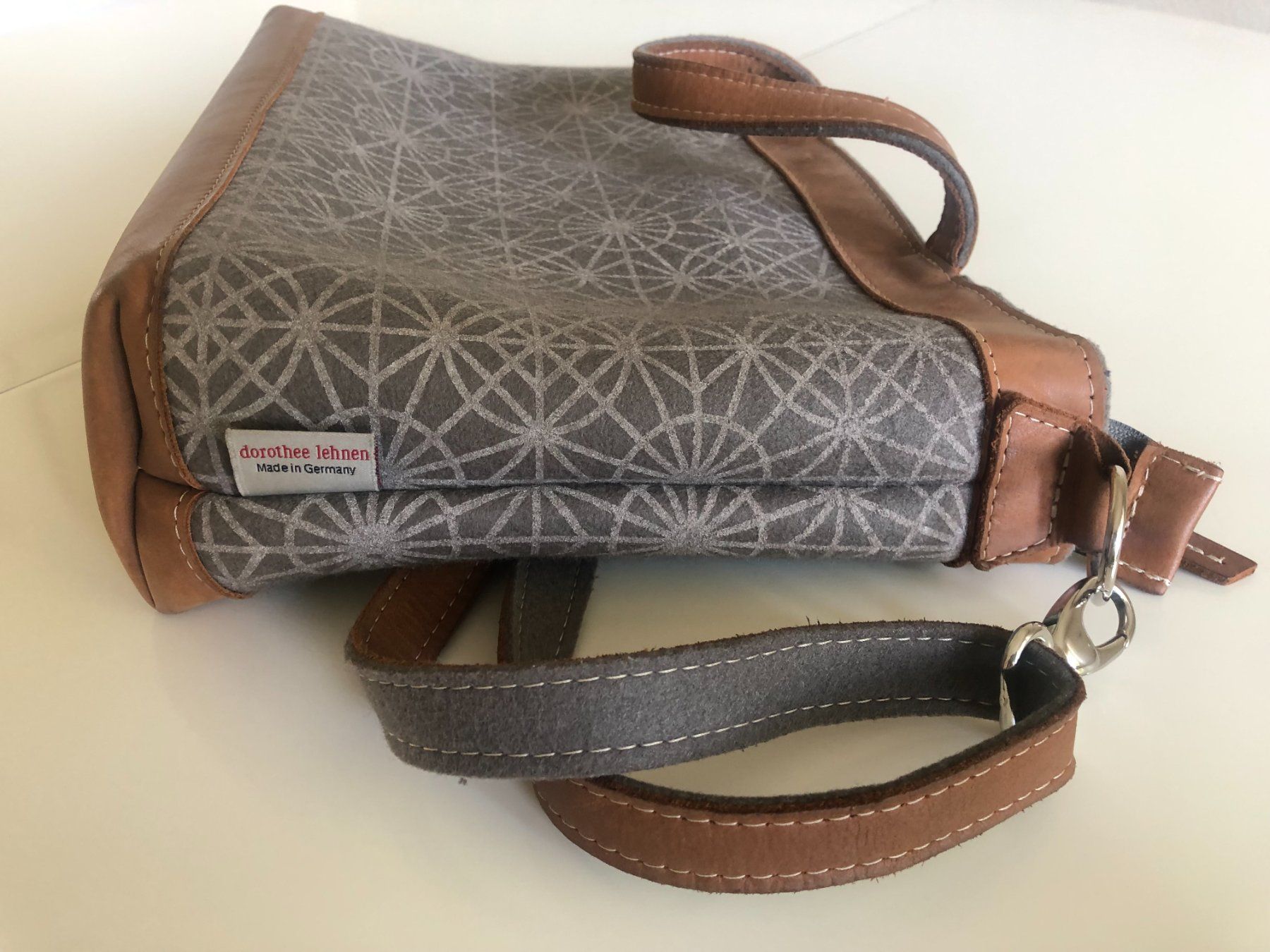 Sacs femmes: Handtasche / Umhängetasche – D'occasion à Bassersdorf par sammelfloh 2