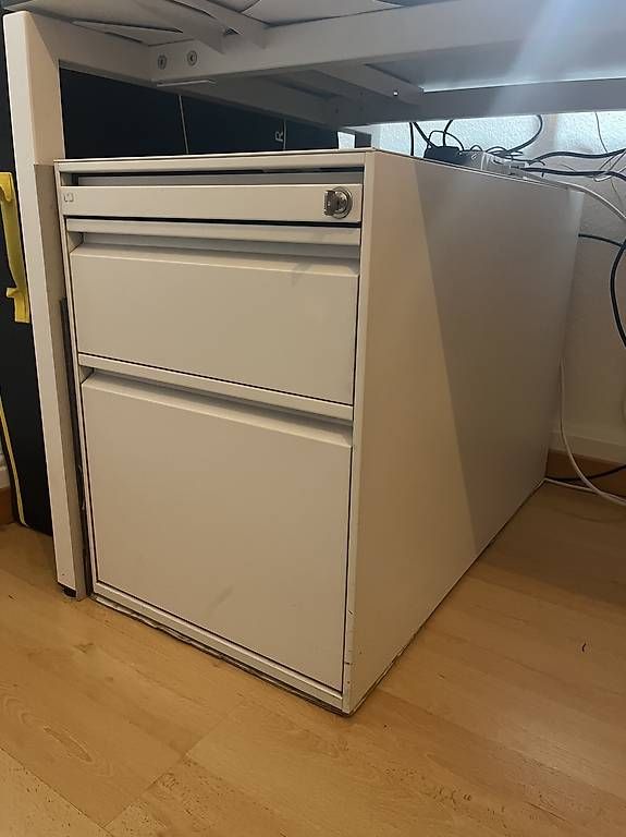 Lista Schreibtische: Lista Office Unterstellkorpus – Gebraucht aus Luzern von ELIAS1A