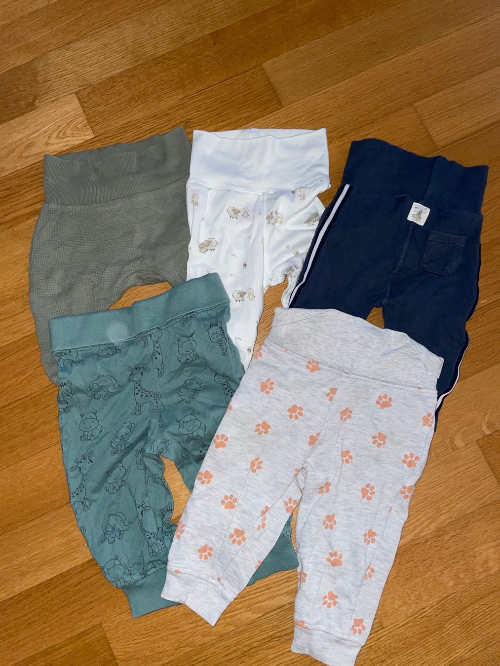 Lotti & Set di vestiti: Kleiderpaket Grösse 68 – Usato da Rotkreuz venduto da Rajah 5