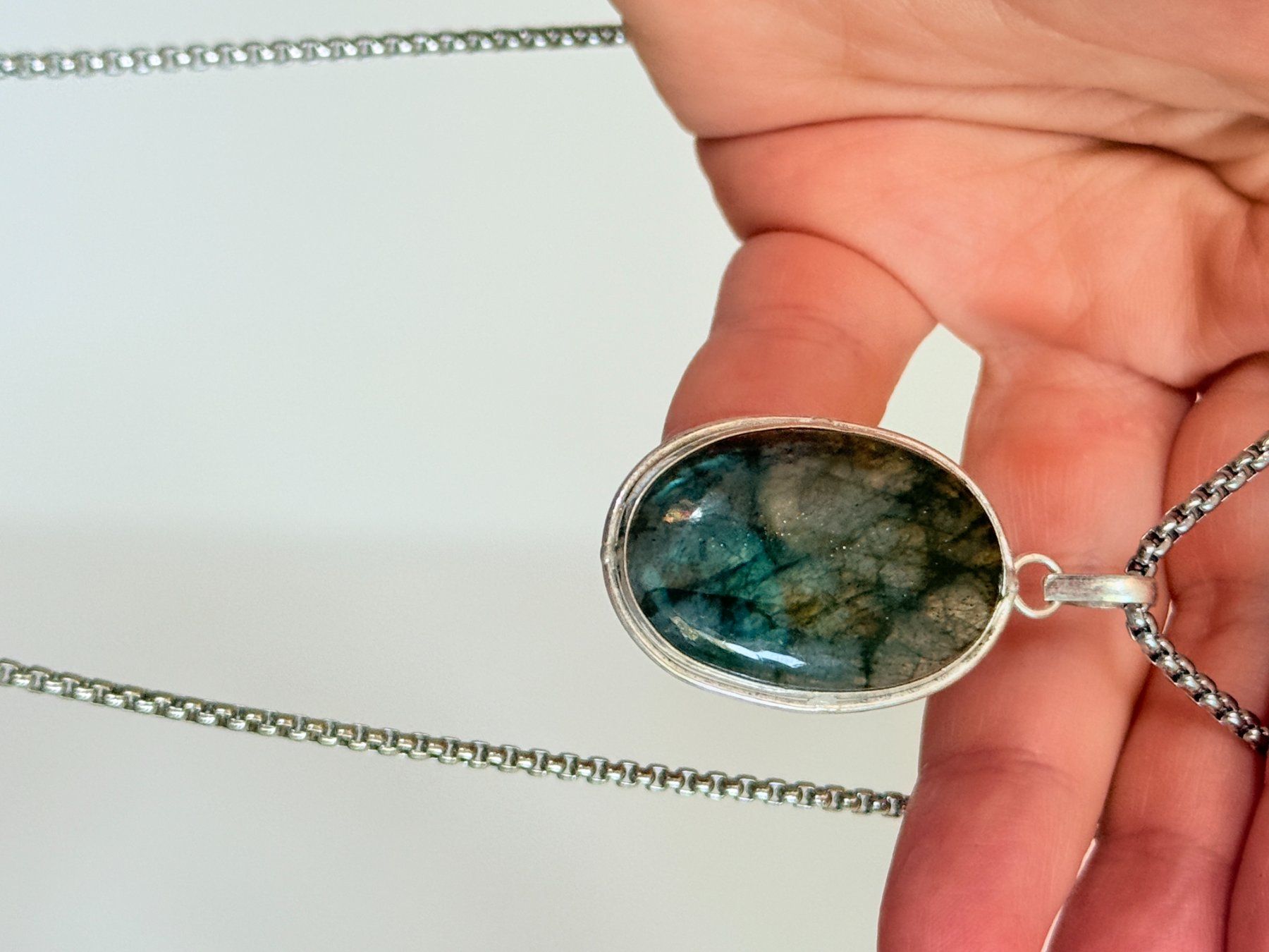Ketten: Collier avec labradorite - Élégant & Naturel! – Neu und originalverpackt aus Genève von AWWA 1