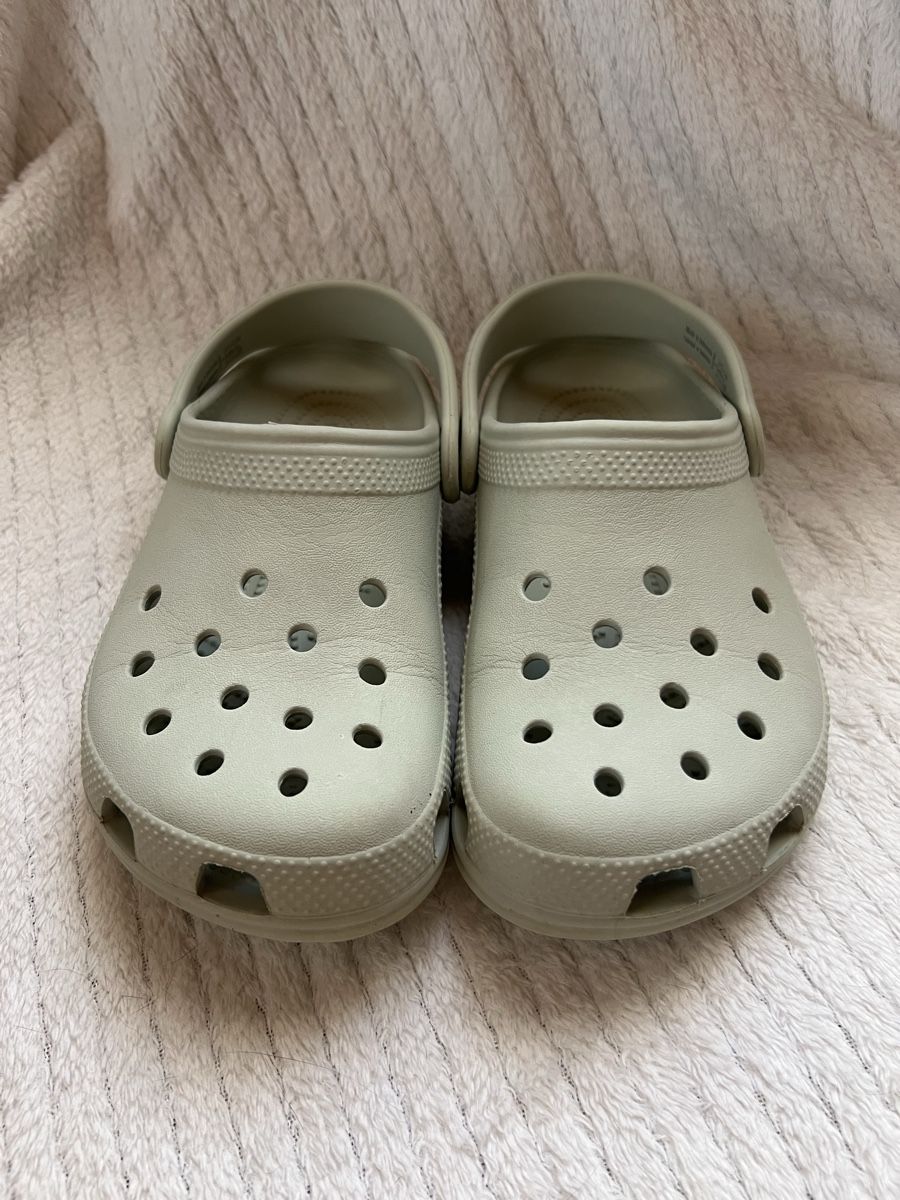 Crocs Chaussures filles: Crocs J3 34 35  – D'occasion à Grindelwald par shuanita 3