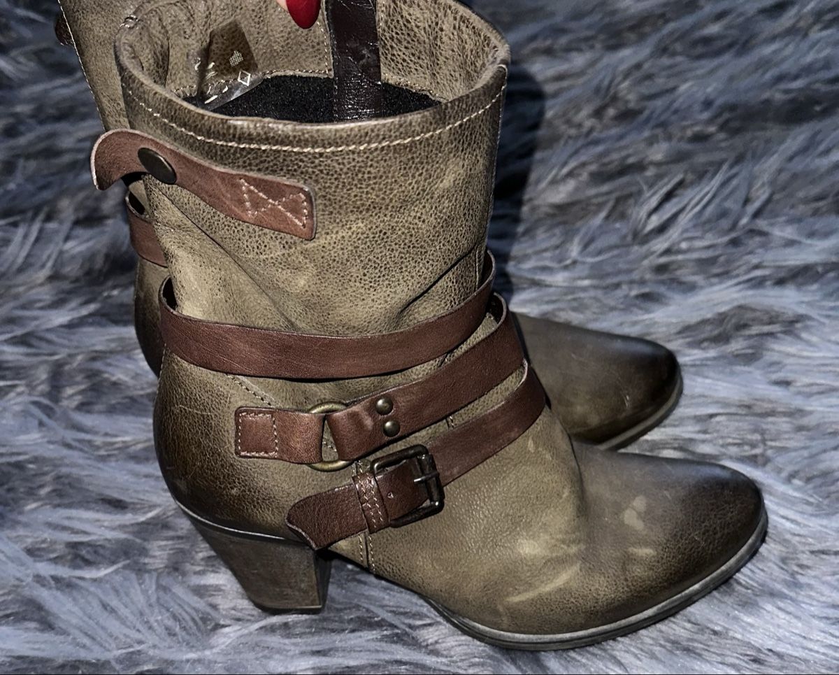 Scarpe da donna: BATA STIEFELETTEN GR. 39 LEDER – Usato da Unteraegeri venduto da MH203 2