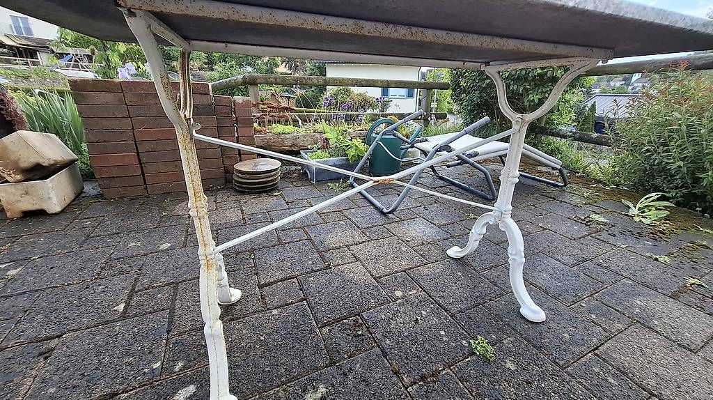 Tables: Granit-Tisch mit Metallgestell – D'occasion à Winterthur par Draco44 2
