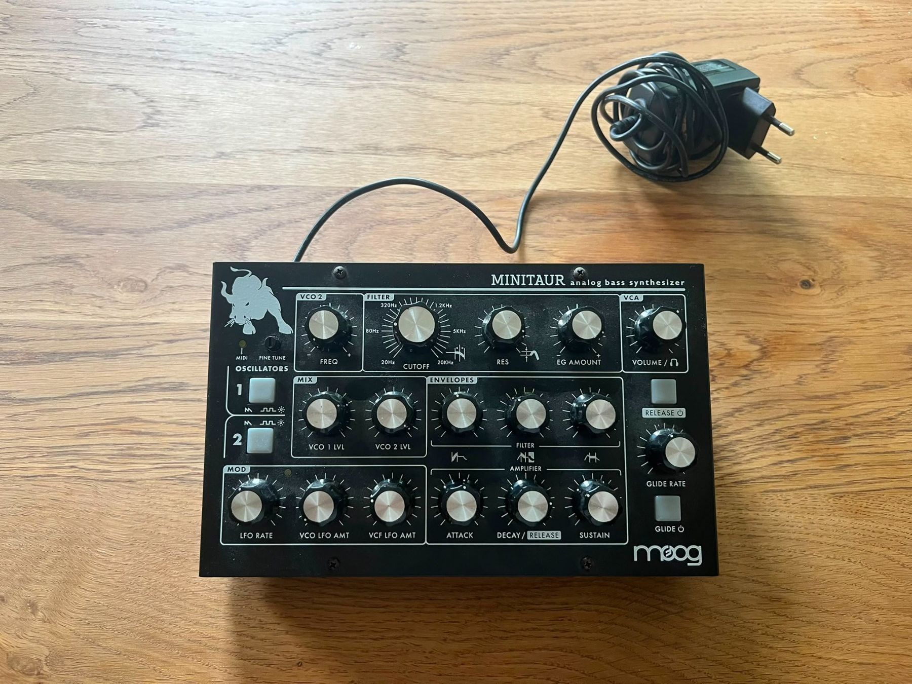 Moog Strumenti musicali: Moog Minitaur Analog Bass Synthesizer – Usato da Zürich venduto da SunFlower_14