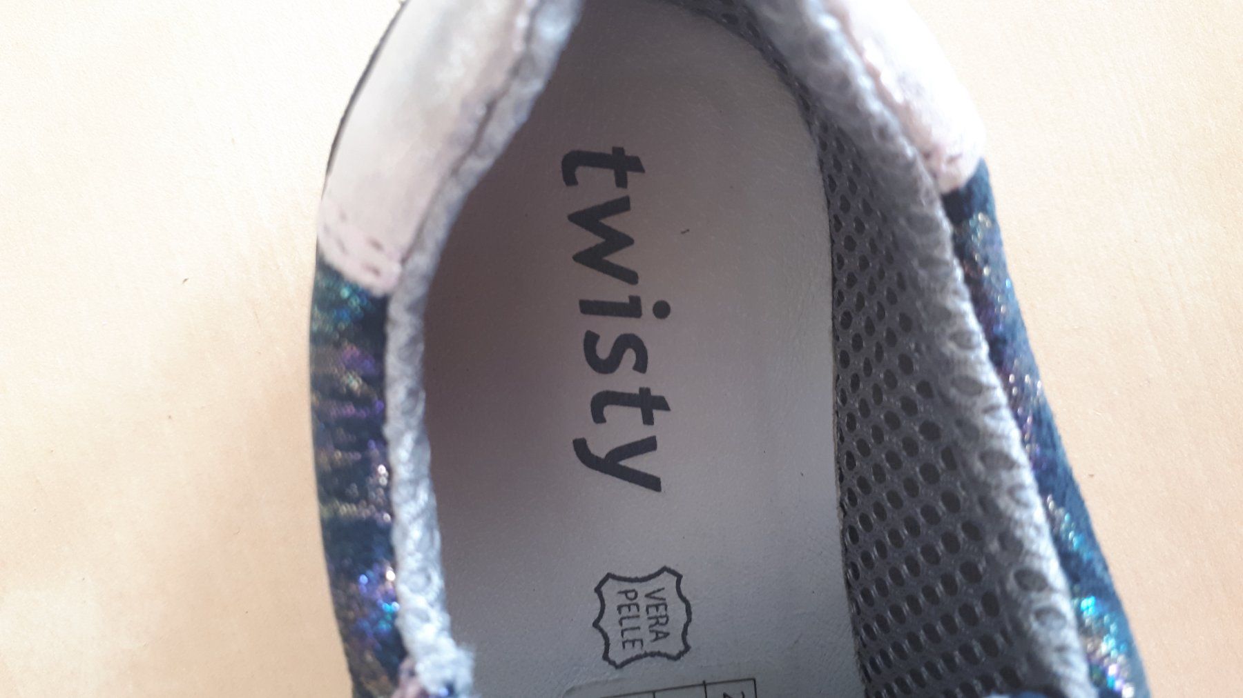 Scarpe per ragazze: Halbschuhe Gr 30 Twisty neu – Nuovo (secondo la descrizione) da Steg im Tösstal venduto da martinkreisl 1