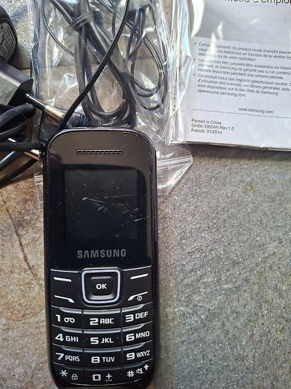 Telefoni cellulari / Smartphones: Téléphone mobile Samsung GT-E1200I  – Usato da Genève venduto da a_t_g5kq 2