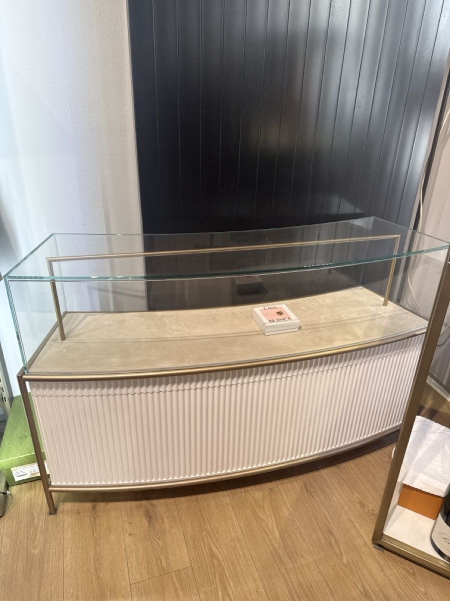 Vetrine: Elegante Glasvitrine – Nuovo (secondo la descrizione) da Basel venduto da dan_nw8n 1