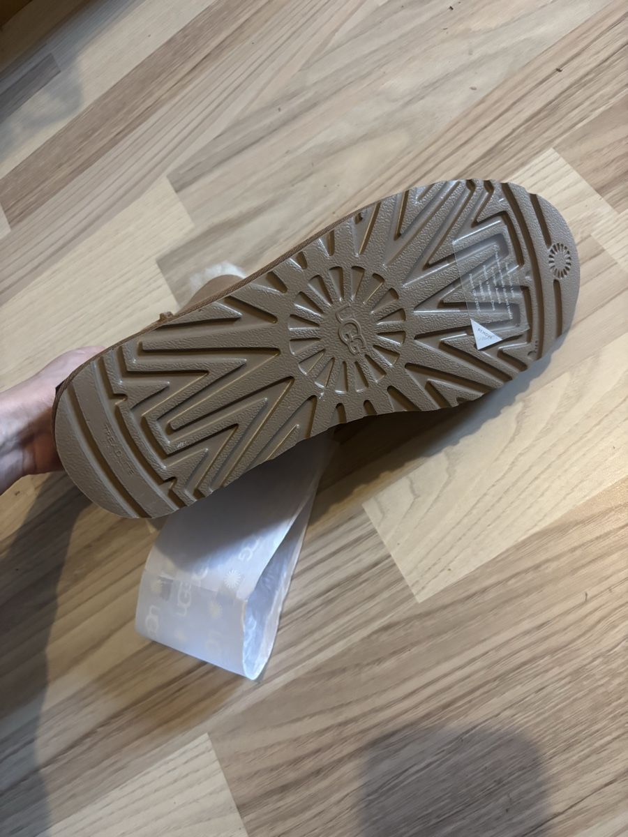 Ugg Damenschuhe: Ugg new – Neu und originalverpackt aus St-Légier- La Chiésaz von anh_9289 2