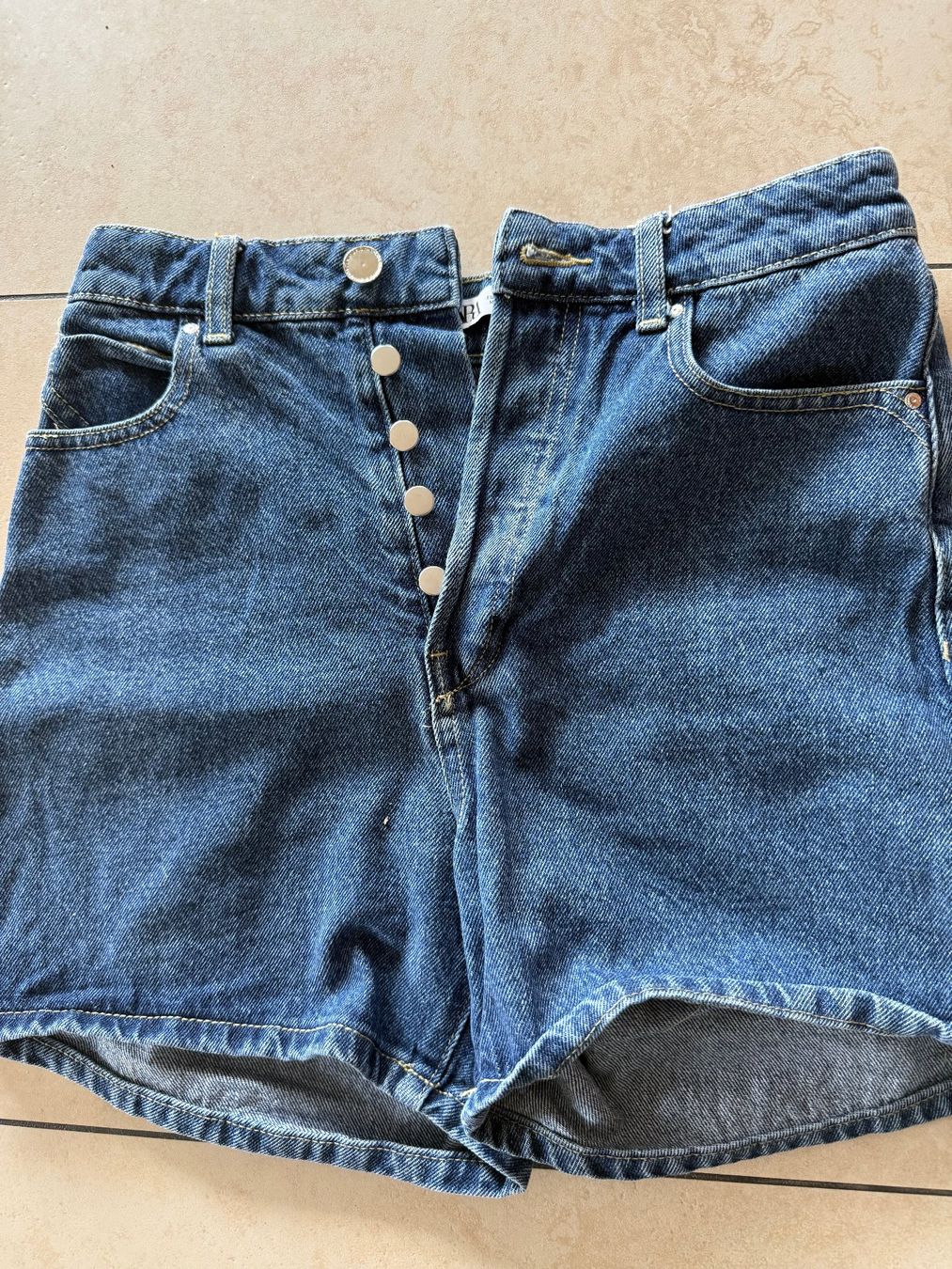 Zara Jeans: Zara Short Jeans Grösse.36 Shorts – Nuovo (secondo la descrizione) da Kirchdorf AG venduto da coco123