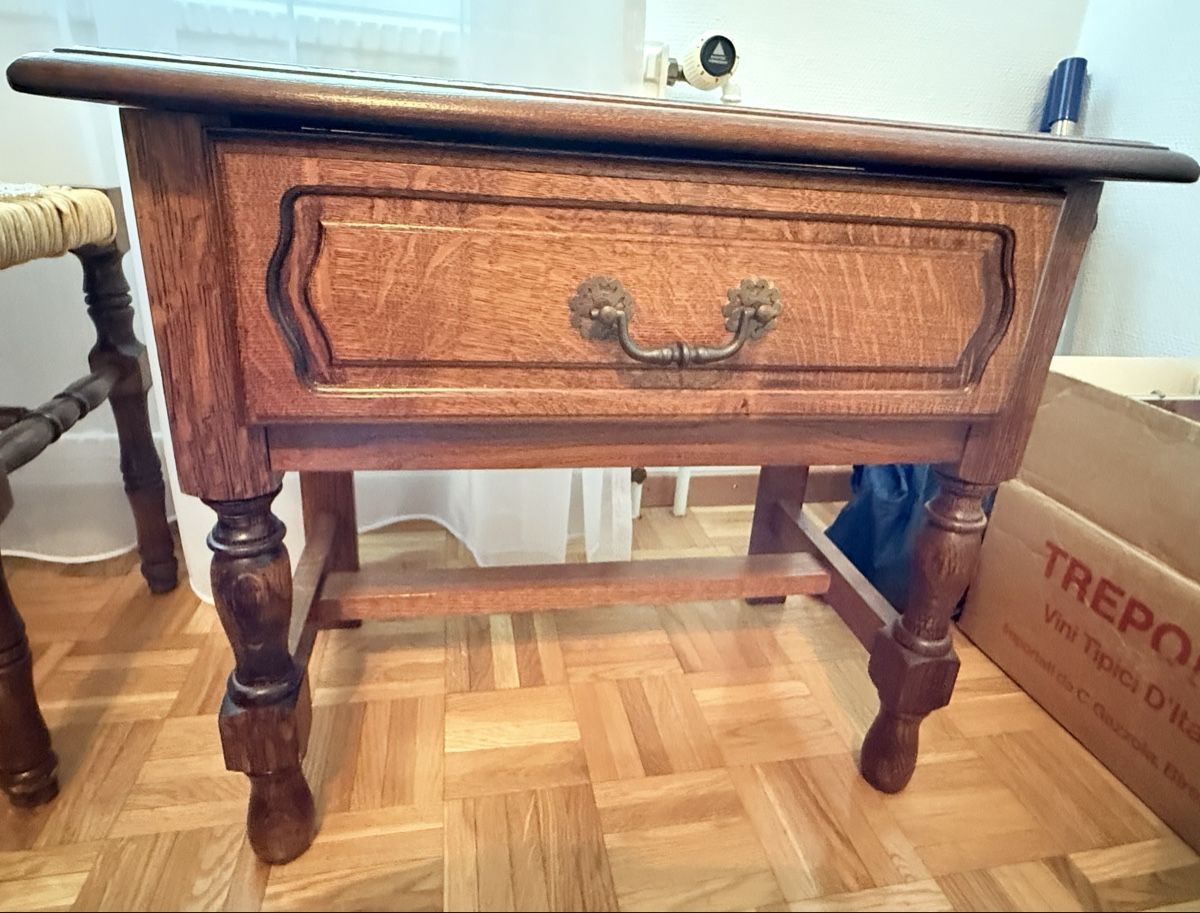 Tables de nuit: Cadre de Lit ancien + 2 tables de nuit – D'occasion à Plan-les-Ouates par val_c6z7 2