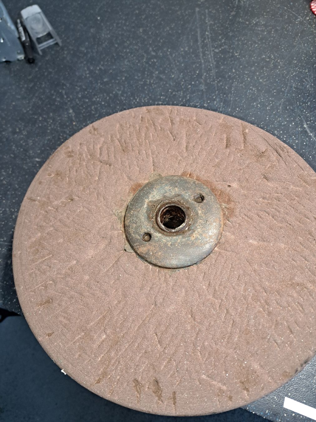 Tutti gli attrezzi: Schleifstein Durchmesser 31-33 cm, Dicke ca. 6cm – Usato da Sargans venduto da Bomp 2
