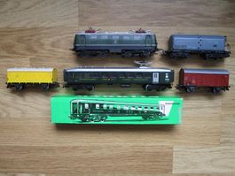 Märklin  1 Lokomotive und 5 Wagen