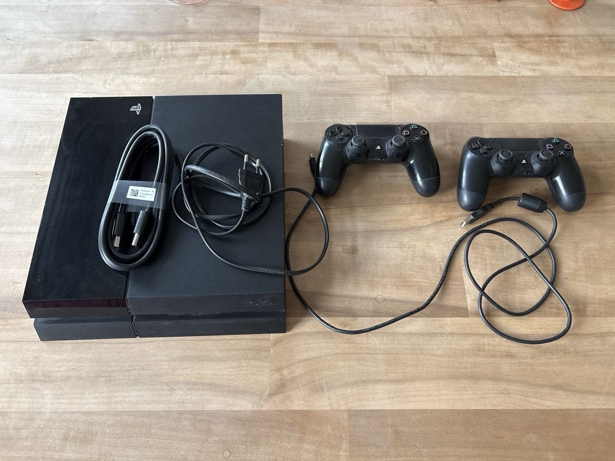 Sony Konsolen: PlayStation 4 – Gebraucht aus Solothurn von Delia009