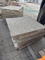 Betonplatten quadratisch grau gebrauchter Zustand