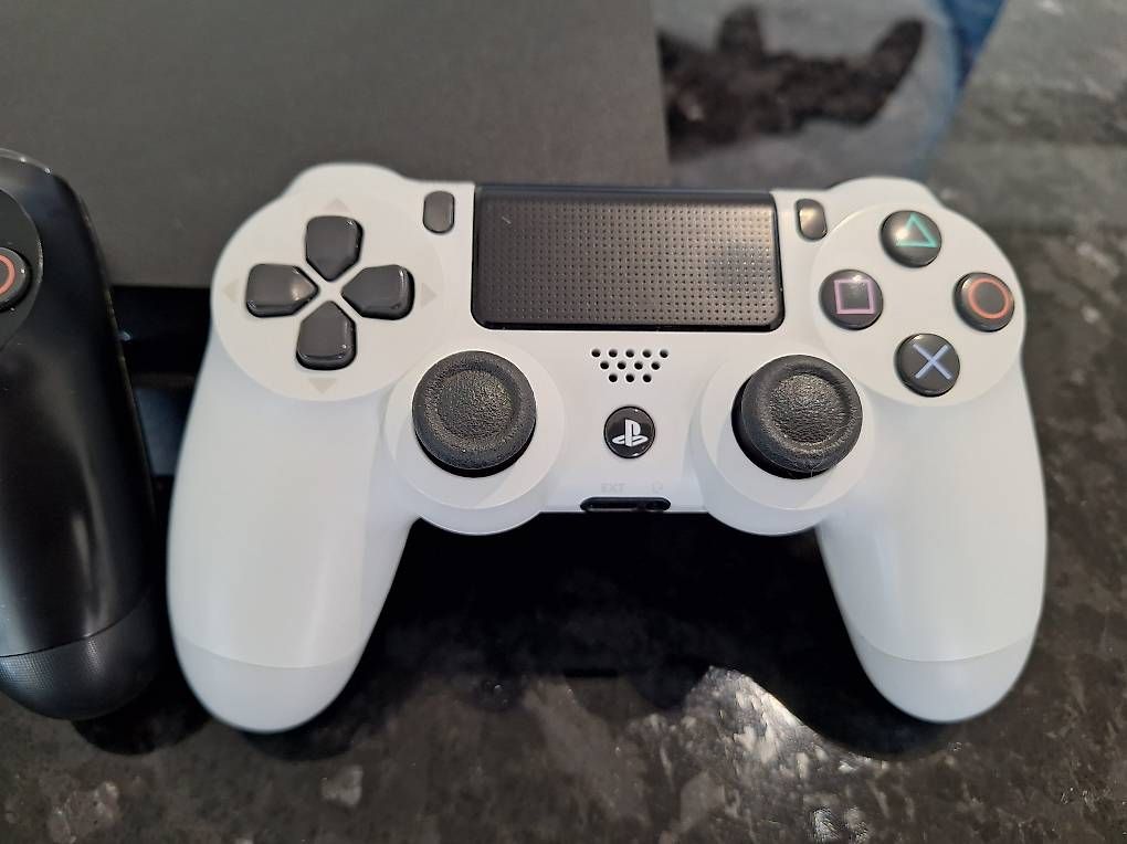 Sony Jeux: Playstation 4 de 1ère mains – D'occasion à Prêles par Benzneb 3