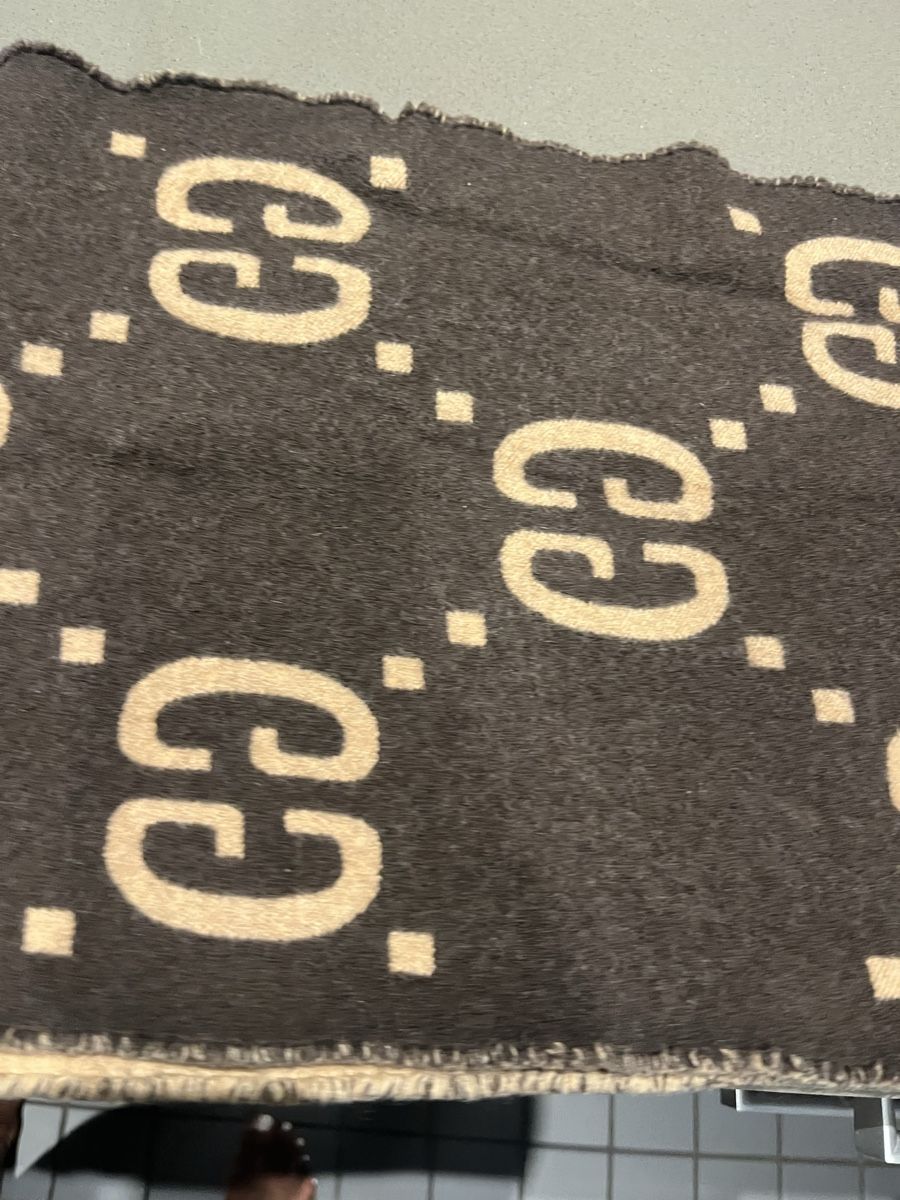 Gucci Foulards & écharpes: Gucci GG Schal Original – D'occasion à Ebikon par loy_wjg6 5