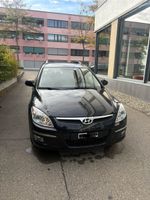 Hyundai i30cw Kombi schwarz in gutem Zustand