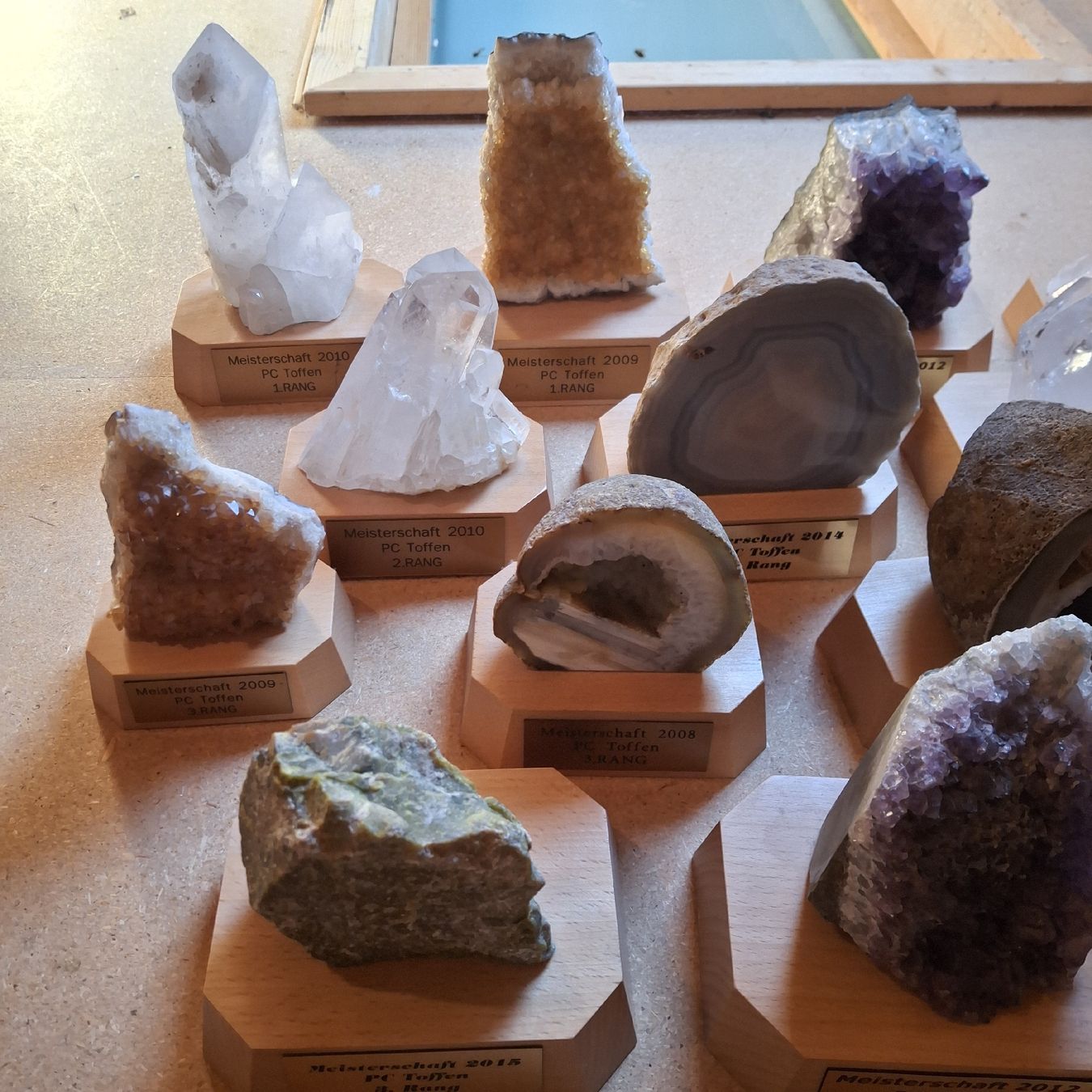 Mineralien & Heilsteine: Kristalle auf Holzsockel – Gebraucht aus Toffen von Seppi80 3