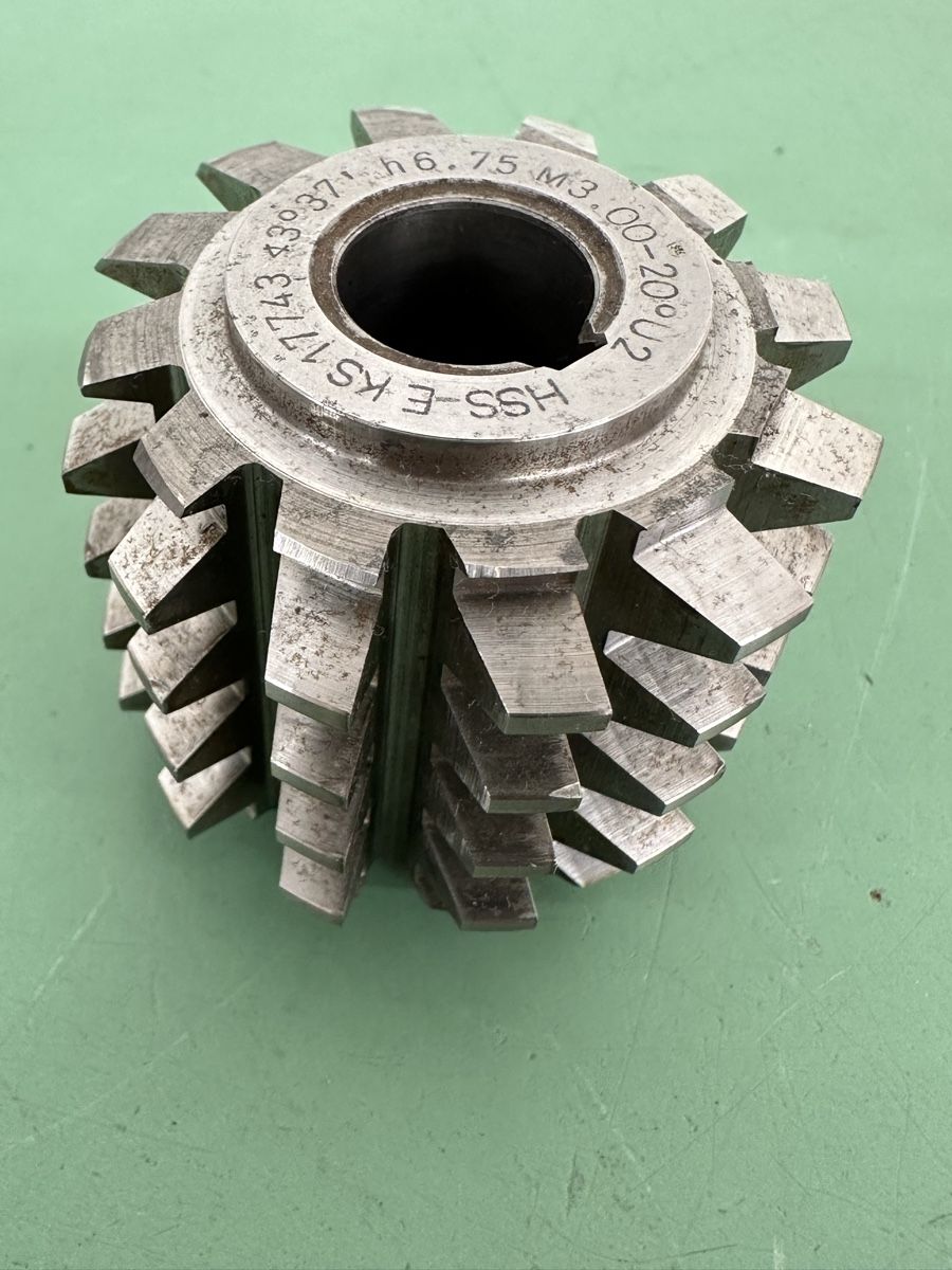 Tutti gli attrezzi: Gears cutting module M3 – Usato da Aarberg venduto da SNMachines