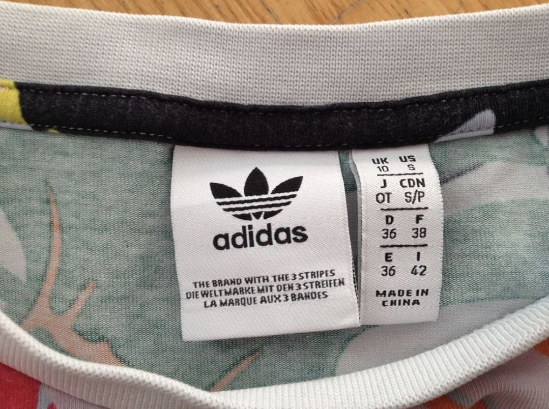 Adidas T-shirt: T-shirt Adidas S tropical – Usato da Lausanne venduto da Cognitia 1
