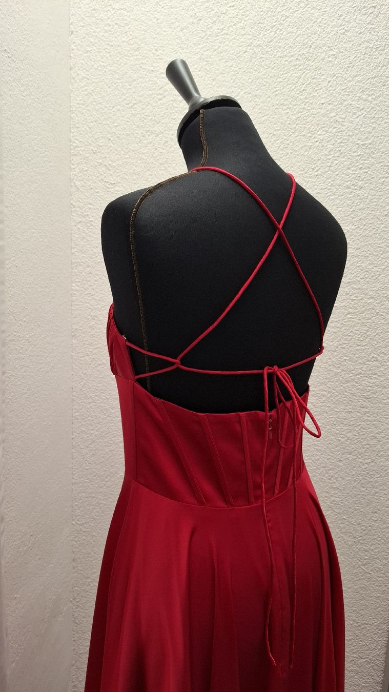 Kleider: Rotes Abendkleid – Neu (gemäss Beschreibung) aus Uster von VMT. 6