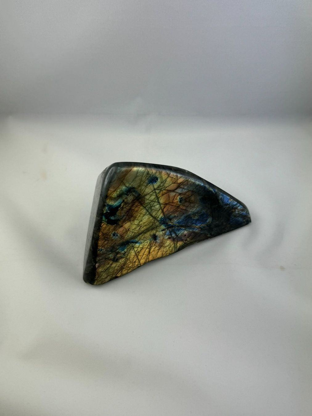 Minerali & Pietre curative: Labradorit 14.8cm 6.5cm 7.8cm 878g – Usato da Schinznach Bad venduto da Prosperos
