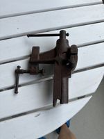 Etau de serrage ancien en fonte état d'usage correct