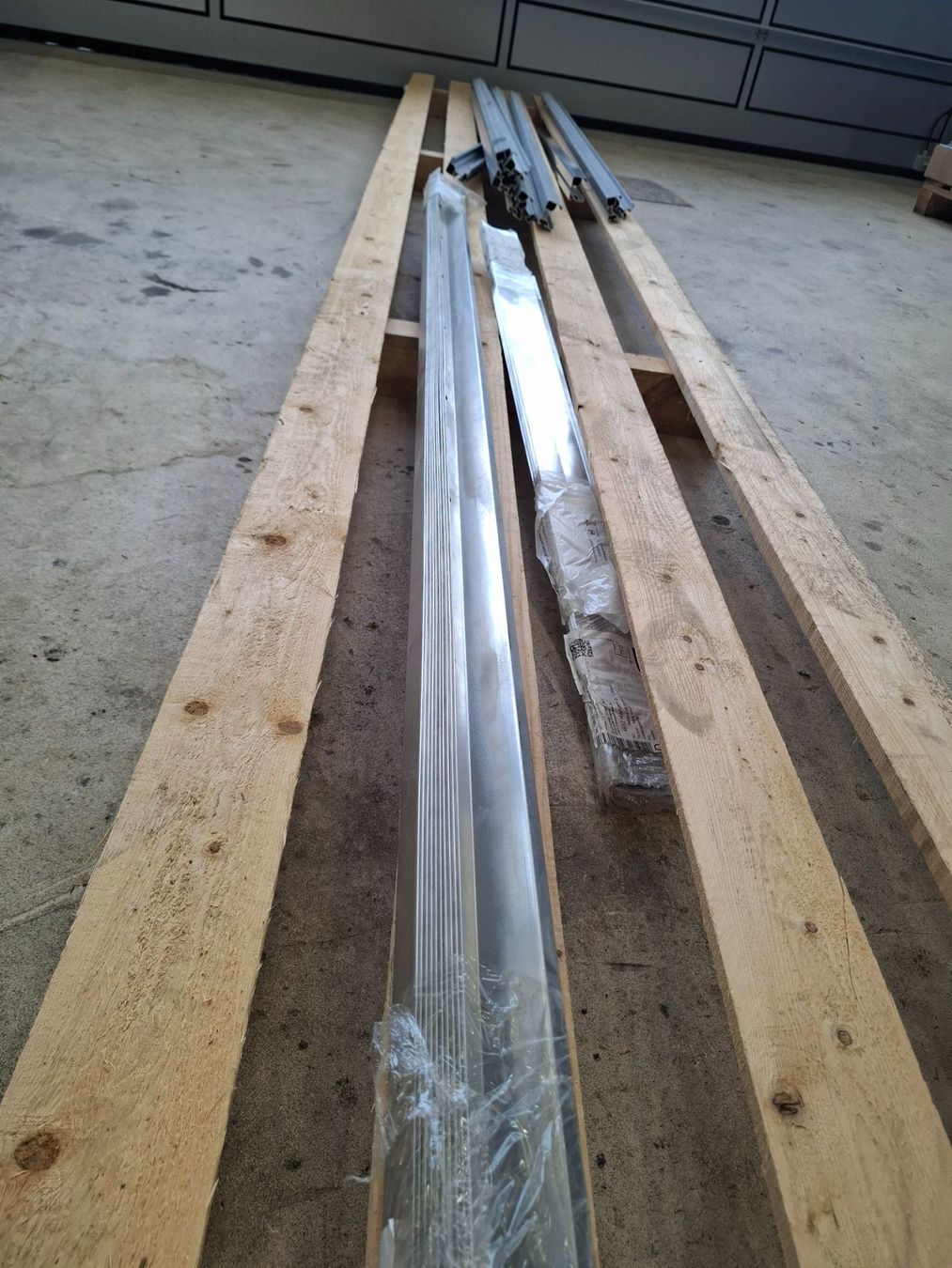 Profilati: 024 Diverse Aluminiumprofiele ca.250kg – Usato da Derendingen venduto da Meisterstuecke 5
