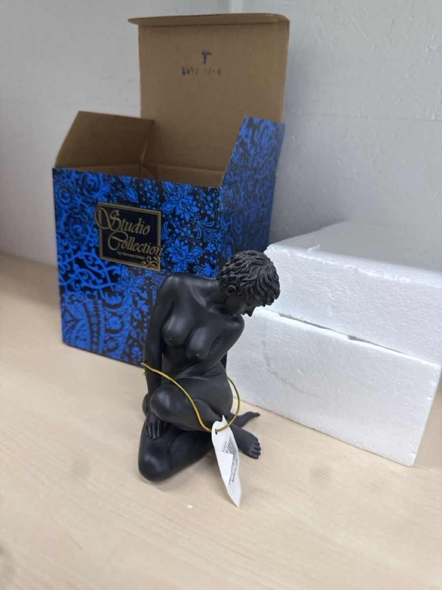 Statuette: Schwarze Frauenfigur "Studio Collection" Neu mit Box! – Nuovo (secondo la descrizione) da Herisau venduto da Lf_