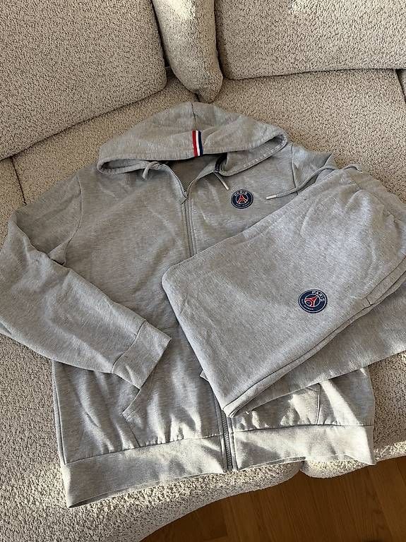 Leibchen & Hosen: Paris Saint Germain PSG Trainingsanzug – Gebraucht aus Dietikon von Prelovedpearls