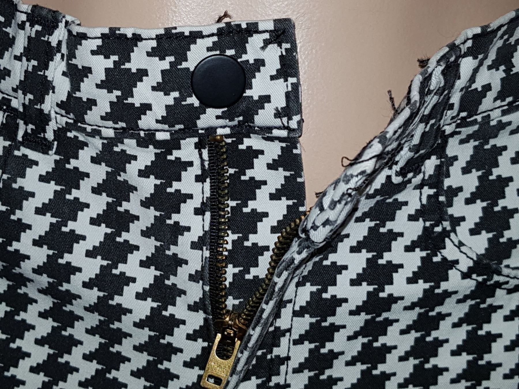 Pantaloni: Short AMERICAN APPAREL Taille W 27 – Usato da Cossonay-ville venduto da Super-Price-Quality 4