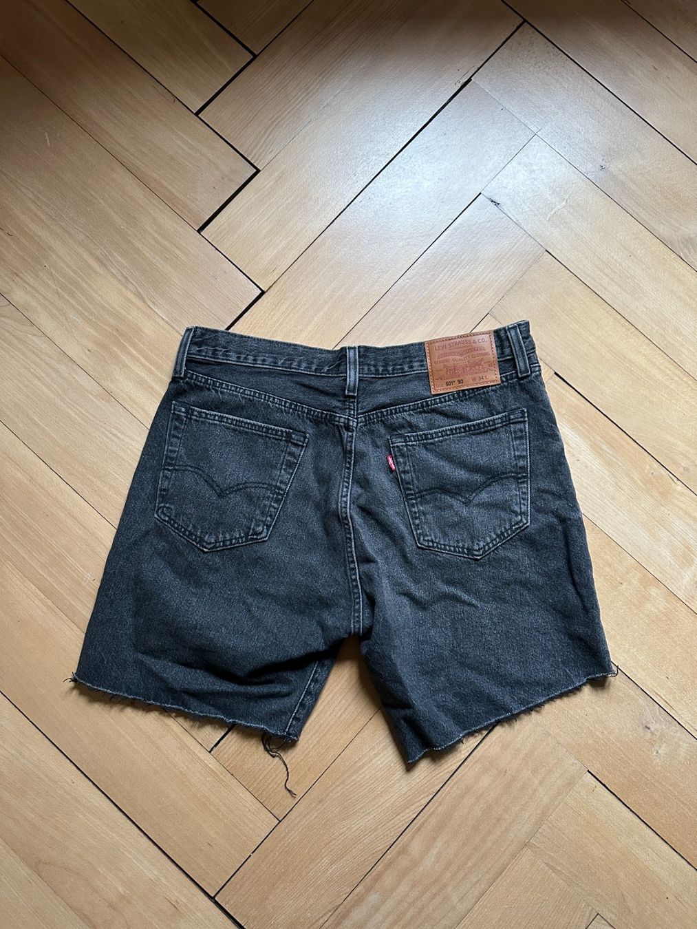 Levi's Jeans: LEVIS - Jeansshorts schwarz W34 – Usato da Zürich venduto da Diazaio 2