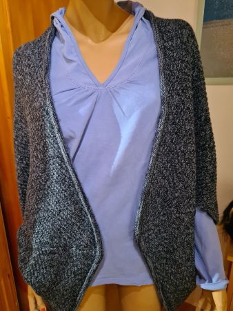 Kapuzenpulli und weites Jäckli im coolen style