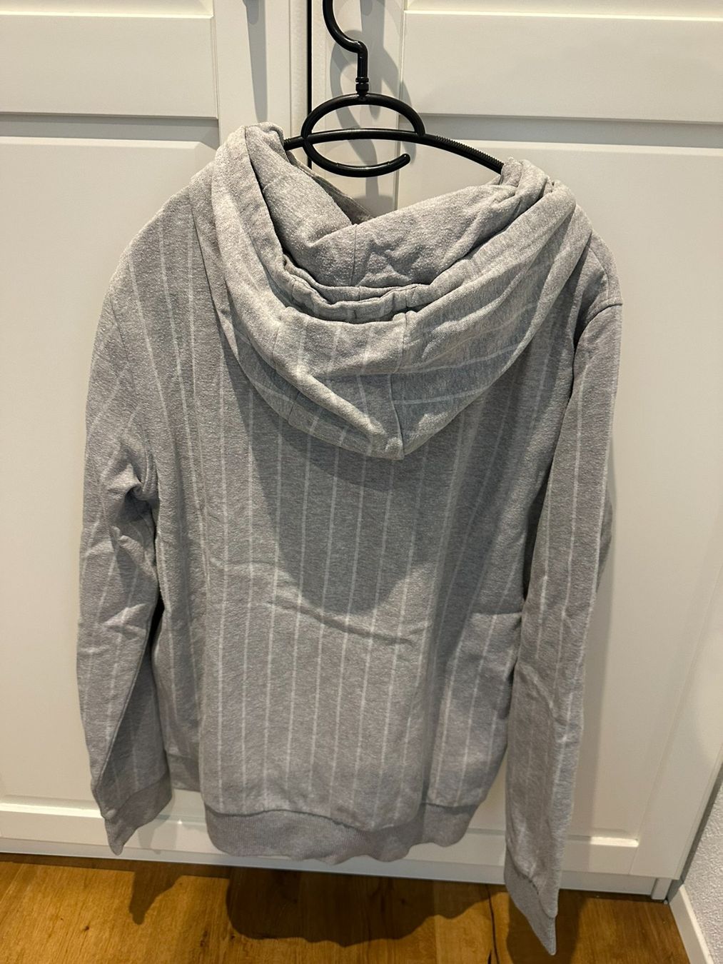 Maglioni & Felpe: Hoodie Grau gestreift Gr. M – Usato da Rain venduto da naeck 1