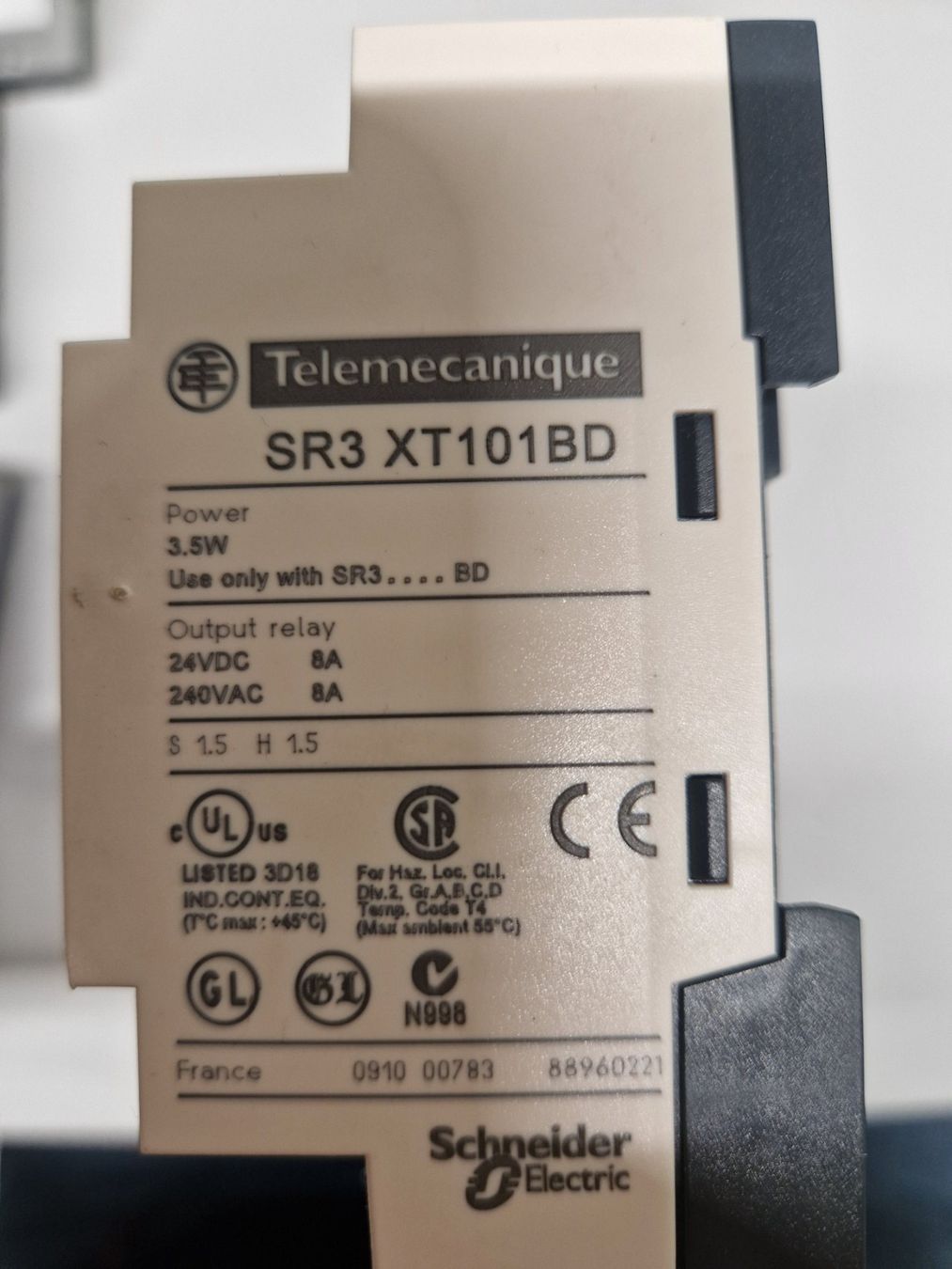 Schneider Elektronikbauteile: Telemecanique SR3 B261BD & SR3 XT101BD – Gebraucht aus Ettingen von fema_04 1