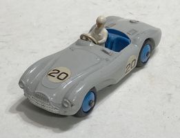 Dinky Toys (GB) 110 Aston-Martin DB3S (1956 - 59)