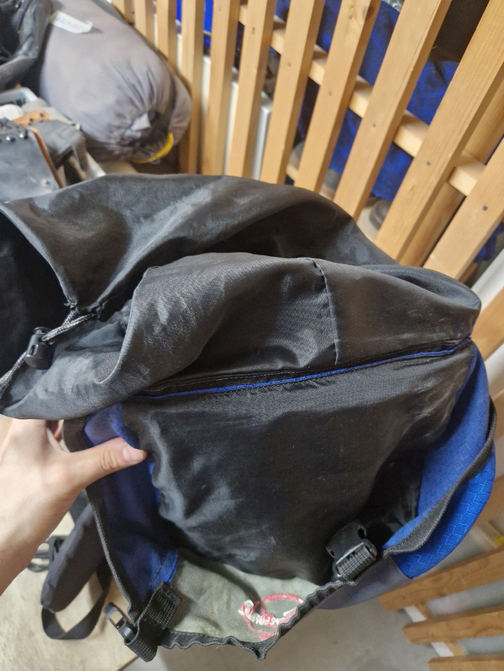 Rucksäcke: Rucksack Blau Grau Trekking gebraucht – Gebraucht aus Zürich von thehulk01